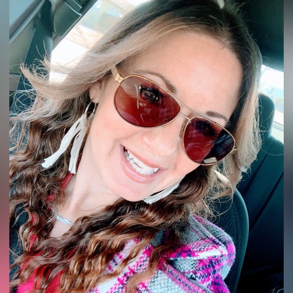 Meet your Posher, Jaime - Picture 2 of 5